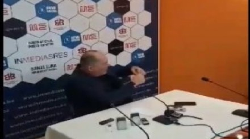 Ministar Mektić javno razderao boračku knjižicu Vojske Republike Srpske