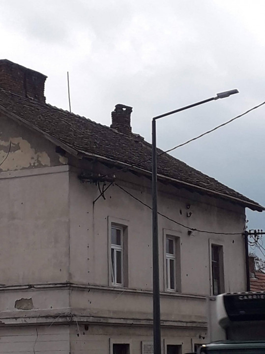 Travnik: Na kućama popucali zidovi, s krovova padali dimnjaci