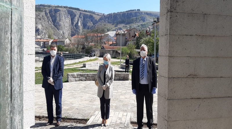 Borjana Krišto nazočila na obilježavanju 28. obljetnice obrane Grada Livna (FOTO)