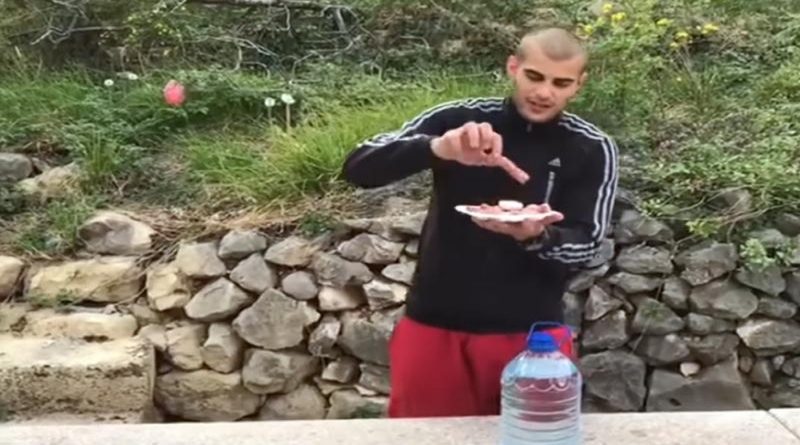 Mostarac se snimao kako jede sirove ćevape, neugodno je završio