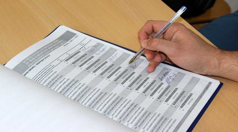 Supruga kandidata SDA na biračkom mjestu u ime HDZ-a