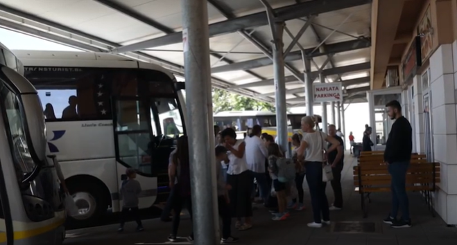 U pola godine BiH napustilo 85.000 osoba