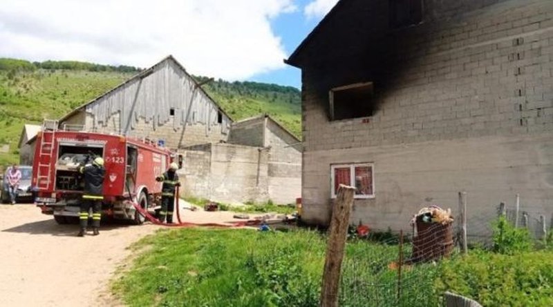 Požar na obiteljskoj kući u Ravnom kod Kupresa, ugašen nakon sat i pol