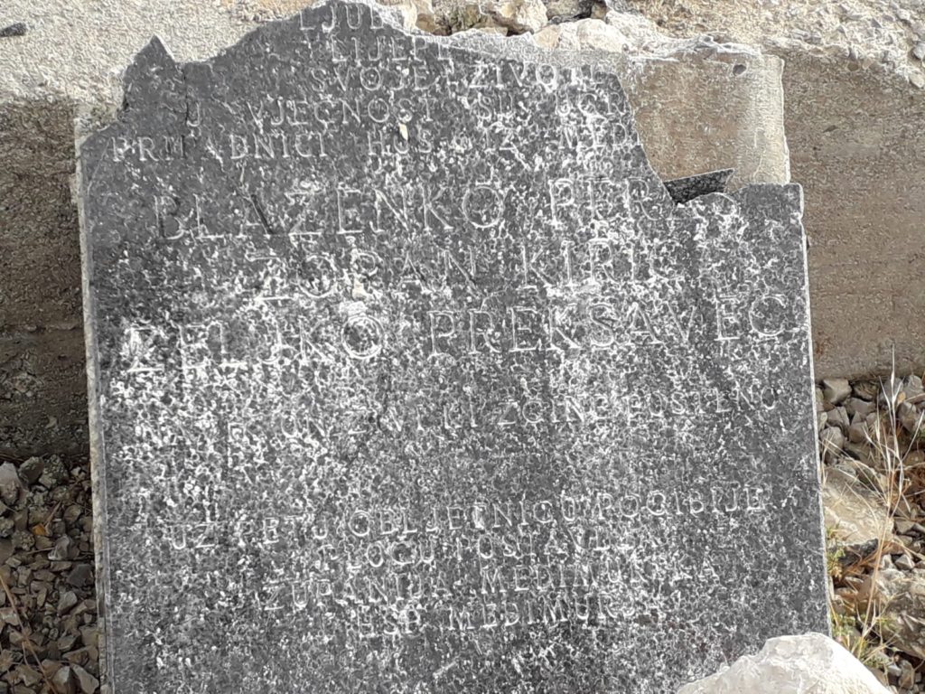 Spomen obilježje poginulih branitelja na Borovoj glavi je uništeno, spomen ploča razbijena kamenom a klupe uništene i bačene