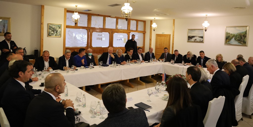 ZASJEDALI HDZ-ovci NA KUPRESU: Izborni zakon BiH mora omogućiti legitimno političko predstavljanje