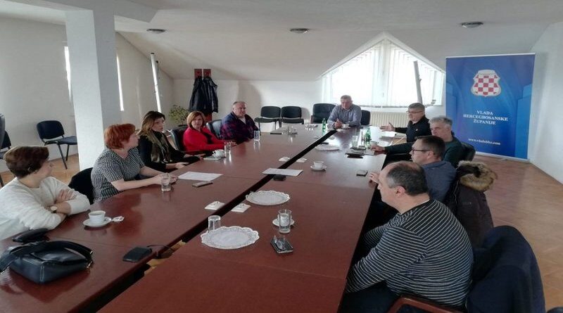 Krizni stožer resornoga županijskog Ministarstva poziva na oprez i odgovorno ponašanje na novogodišnjim okupljanjima