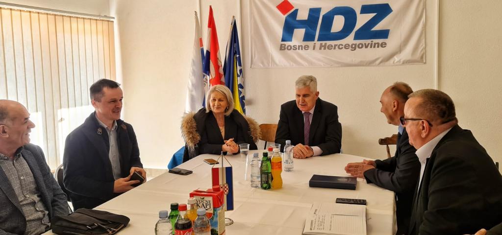 ČOVIĆ I KRIŠTO U DRVARU: "Veće razine vlasti uključiti pri rješavanju mogućih problema i nesporazuma na koje nailaze Hrvati na području HBŽ"