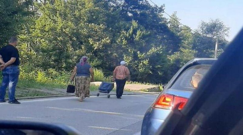 NE ODLAZE SAMO MLADI: Pod stare dane u svijet po koru kruha