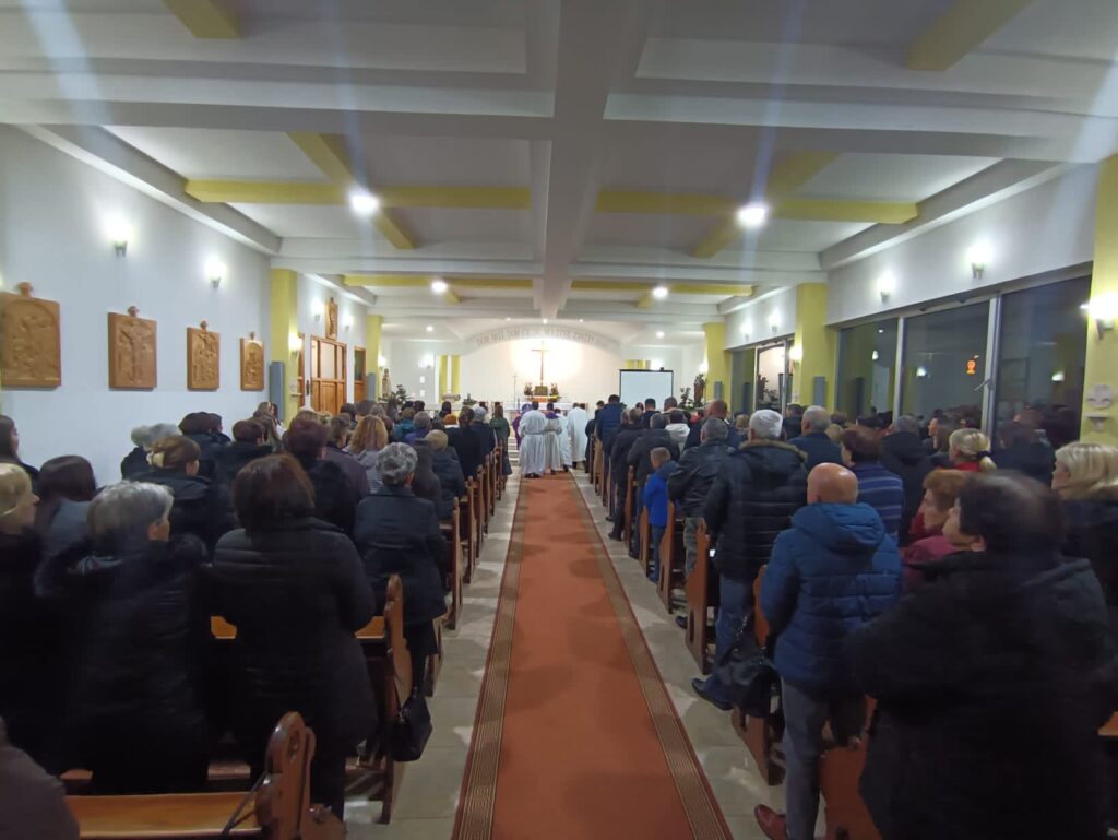 Blagoslov novoobnovljenog župnog pastoralnog centra u župi Glamoč