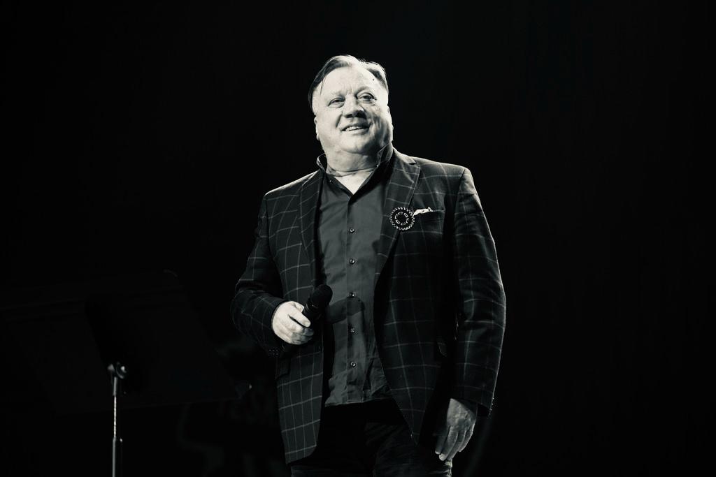 Preminuo legendarni pjevač Halid Bešlić u 72. godini života