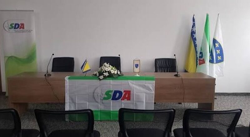 NOVI RASKOL U SDA: Kompletan odbor istupio iz stranke