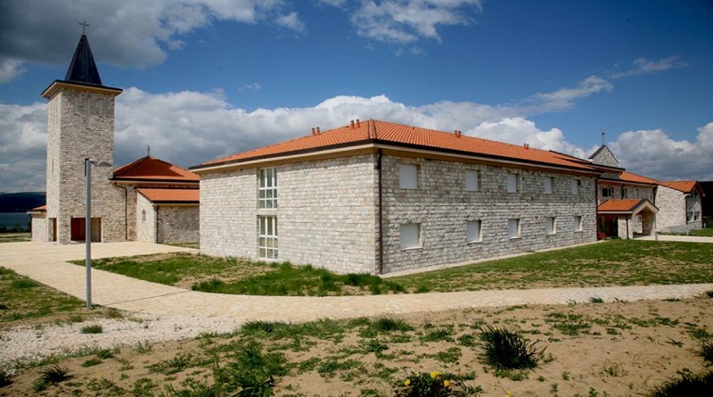 Hrvatski radio: Prijenos sv. Mise iz samostanske crkve karmela sv. Ilije na Buškom jezeru
