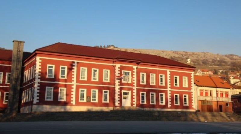 Srednja škola u Livnu dobila rashodovana vozila MUP-a HB županije