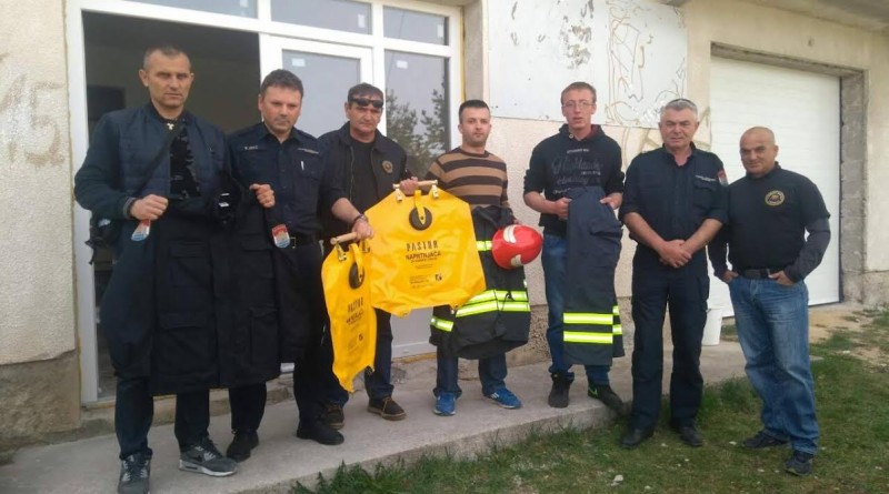 Zadarski vatrogasci donirali opremu DVD-u u Bos. Grahovu