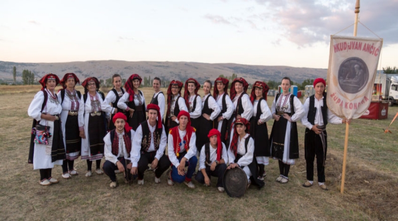 DRUGA VEČER: Svetu misu predvodio don Drago Ćurković, održana Večer folklora