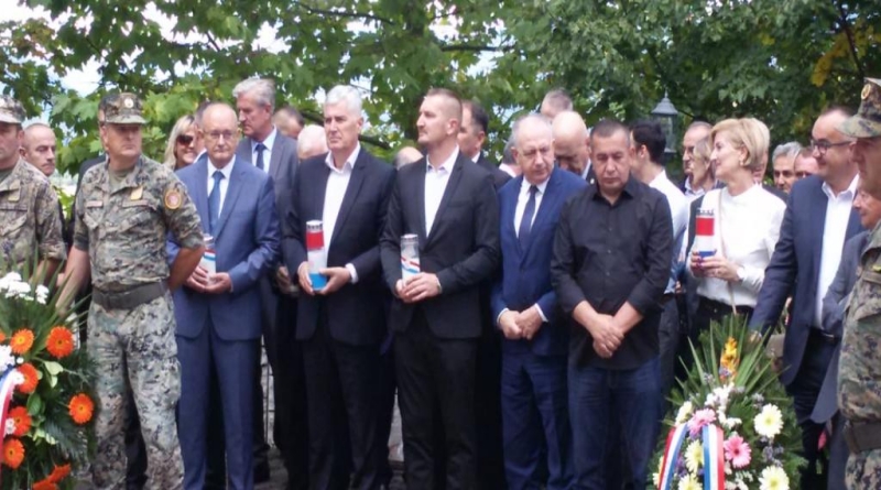 Obilježena 26. obljetnica stradanja Hrvata u Uzdolu: Žrtvama Uzdola poklonilo se izaslanstvo HDZ-a BiH i Hrvatskog narodnog sabora