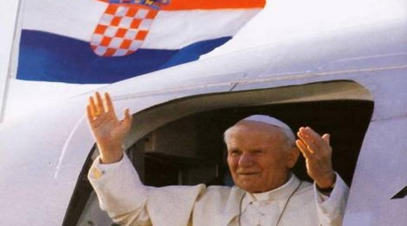 Dan kad je papa Ivan Pavao II prvi put poljubio svetu hrvatsku zemlju