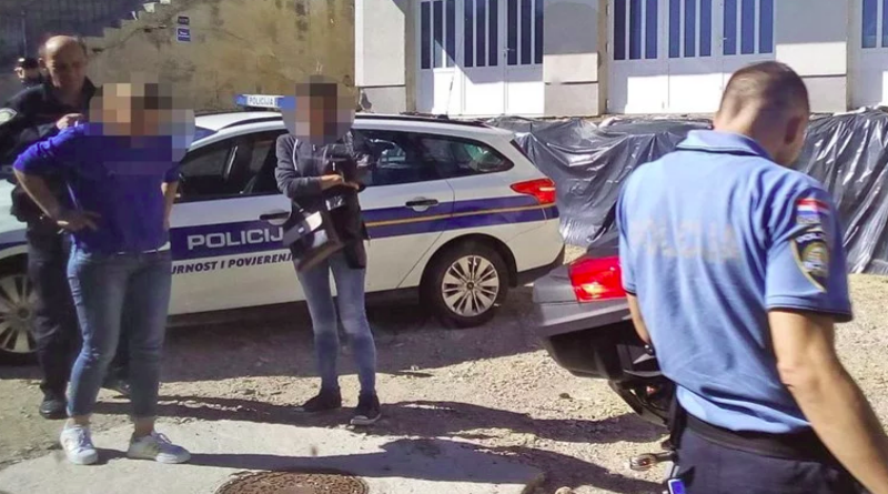 Nesreća kod Omiša: Policajka prešla u krivu traku, motociklist teže ozlijeđen