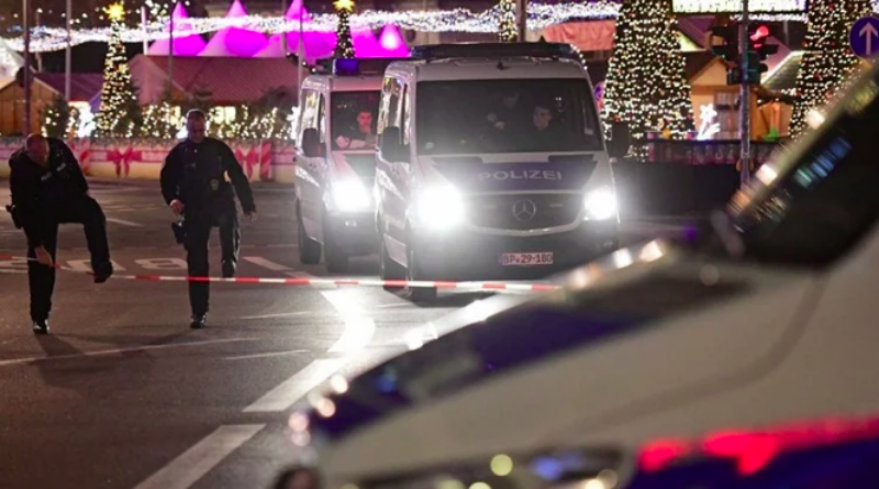 Berlinska policija evakuirala božićni sajam zbog sumnjivog paketa