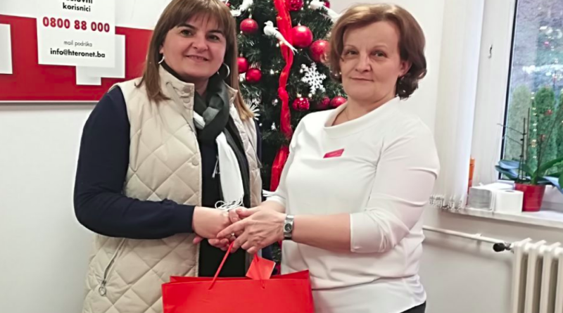 DARIVANJE DUGOGODIŠNJIH KORISNIKA: HT ERONET je ovih blagdana, vrijednim poklon paketima, iznenadio svoje dugogodišnje vjerne korisnike