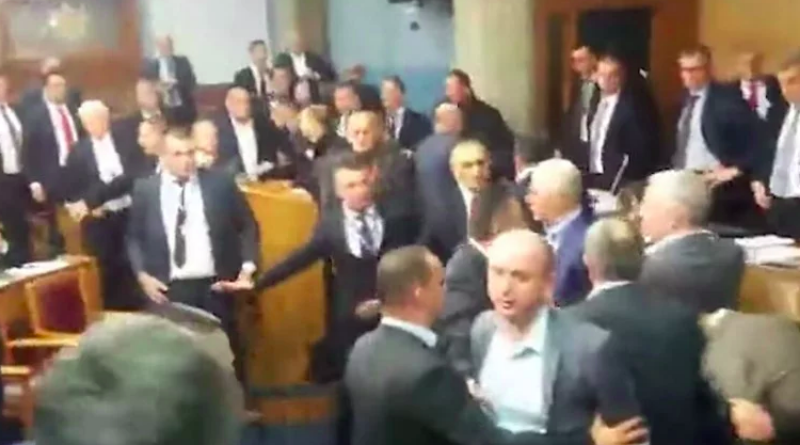 Zakon o Crkvi ipak izglasan, Srbi napravili kaos u crnogorskoj skupštini