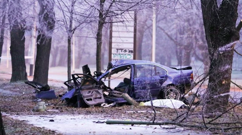 Troje mrtvih u teškoj nesreći u Osijeku, BMW prepolovljen