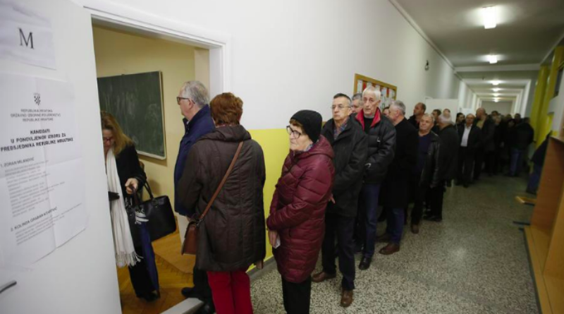 Pogledajte fotografije iz Mostara, stotine ljudi prije 7 čekale pred biralištima