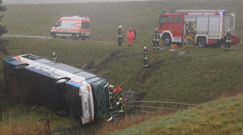 NESREĆA U NJEMAČKOJ: Školski autobus sletio s ceste, poginulo dvoje učenika