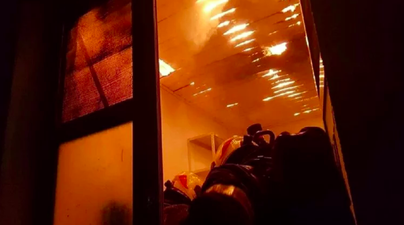 Veliki požar u školi u Kaštel Štafiliću, urušio se krov