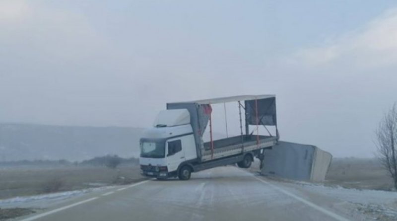 Kamion se popriječio na cesti kod Livna