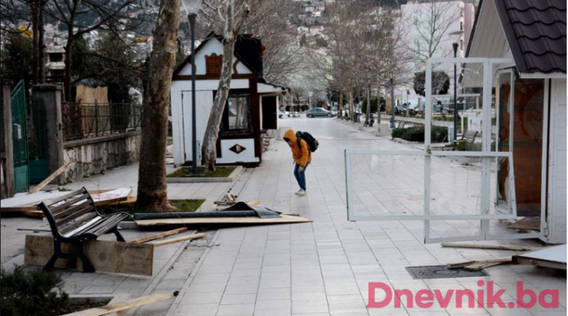 Bura pokosila Mostar (FOTO)