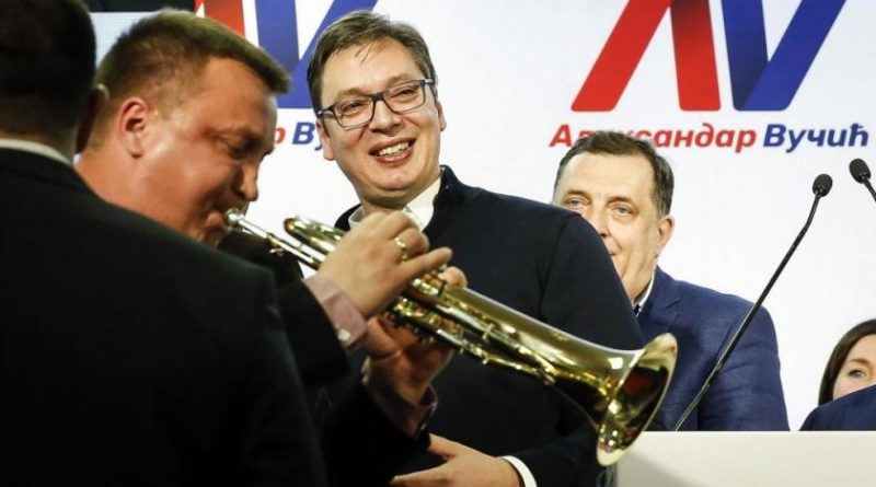 Vučić: Ljudi, udarite po rakiji i kiselom kupusu!