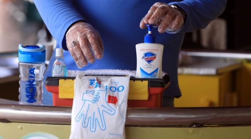 DANCI PRONAŠLI RJEŠENJE KAKO ZAUSTAVITI POHLEPNE KUPCE U Danskoj sredstvo za dezinfekciju 5,5 eura, cijena za dva komada - 134 eura