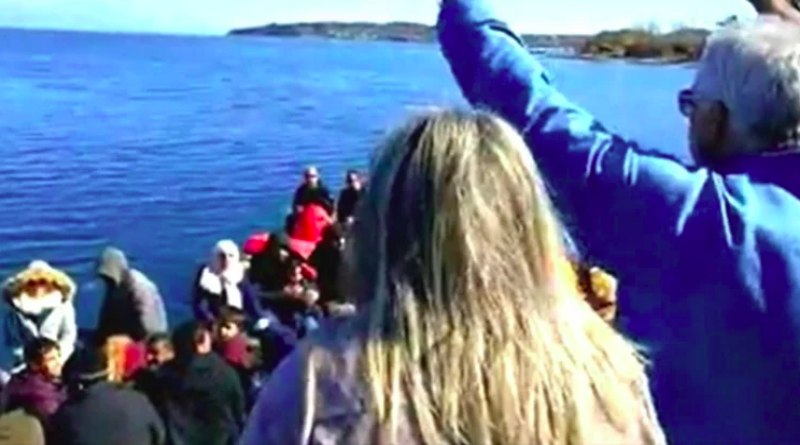 Grci s Lezbosa tjerali brod s migrantima i vikali im da odlaze (VIDEO)