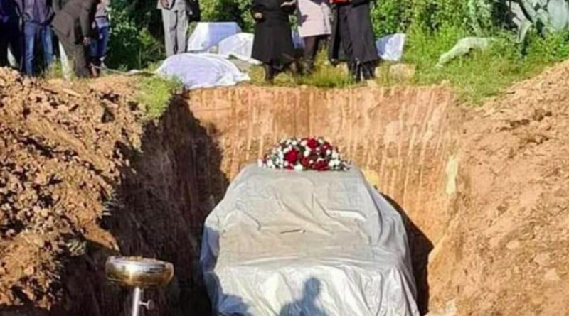 Pokopan u "mercedesu" s rukama na volanu, na pokop došlo cijelo selo