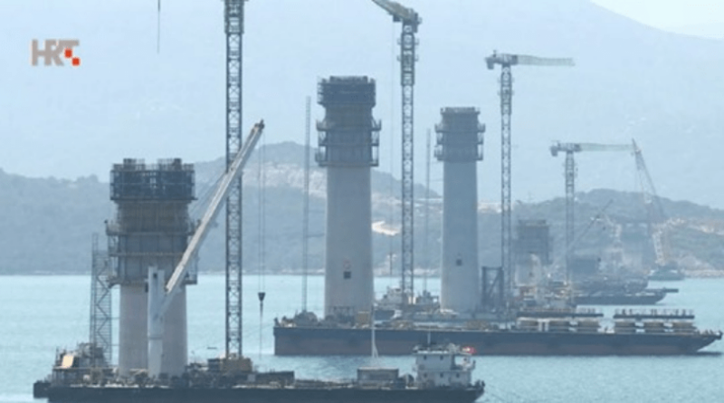 Iz mora ‘niču’ impresivni stupovi pelješkog giganta, neki su viši od 50 metara