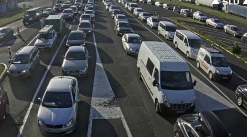 Kilometarske gužve na granici Slovenije i Hrvatske