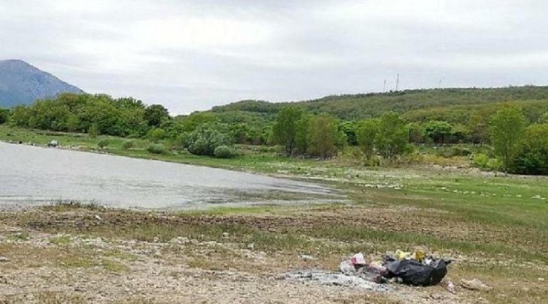 BUŠKO JEZERO: Ribolovci odnijeli ribe, ostavili smeće