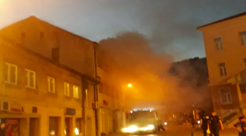 FOTO: ZAPALIO SE STAN U CENTRU LIVNA