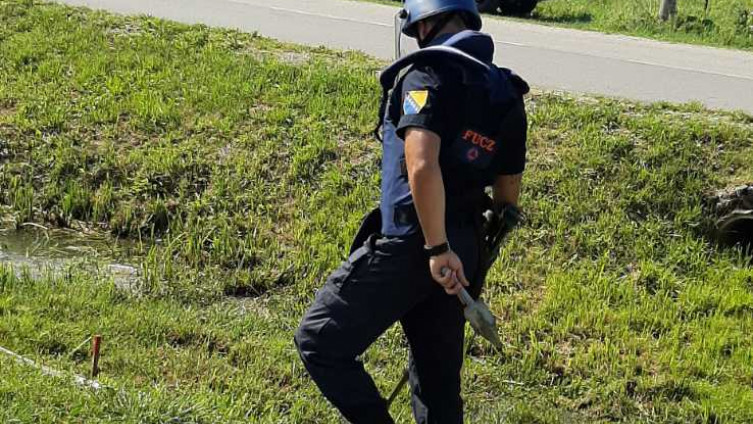 KOD TOMISLAVGRADA I BIHAĆA: Dok im je direktor suspendiran: Demineri FUCZ-a očistili više od 20 tisuća kvadrata sumnjive površine