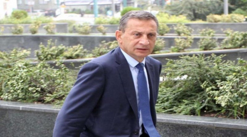 Osmica dostavio diplomu: Studirao dok je direktorovao
