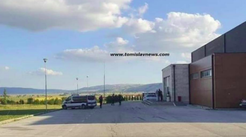 NIKAD VIĐENE SCENE: U Tomislavgradu specijalci sinoć dočekali svatove