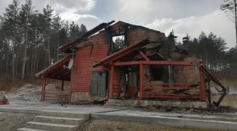 LIVNO: Izgorio šumarski edukacijski centar na Crnoj stini kod Livna