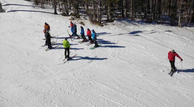 KUPRES: Održan tečaj za učitelje skijanja