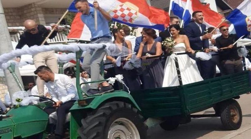 Duvnjak Ivan Renić – Ćuto stigao po mladu na traktoru