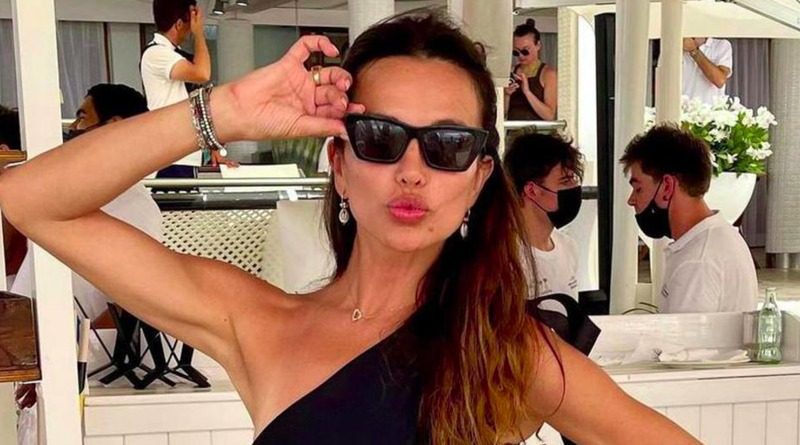 Nakon što se službeno razvela, Severina uživa na odmoru: Pozirala u badiću i istaknula liniju