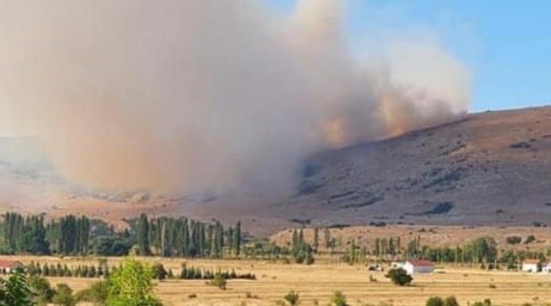 Požar iznad Mandinog Sela kod Tomislavgrada prijeti visokoj šumi
