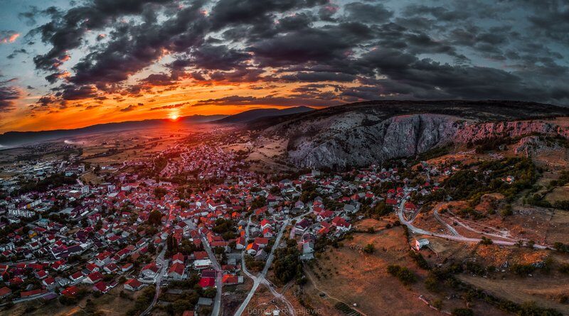 KOLUMNA: Je li dijaspora samo skupina turista, dobrih potrošača ili su to pak  ljudi koji imaju prava u svom rodnom kraju?
