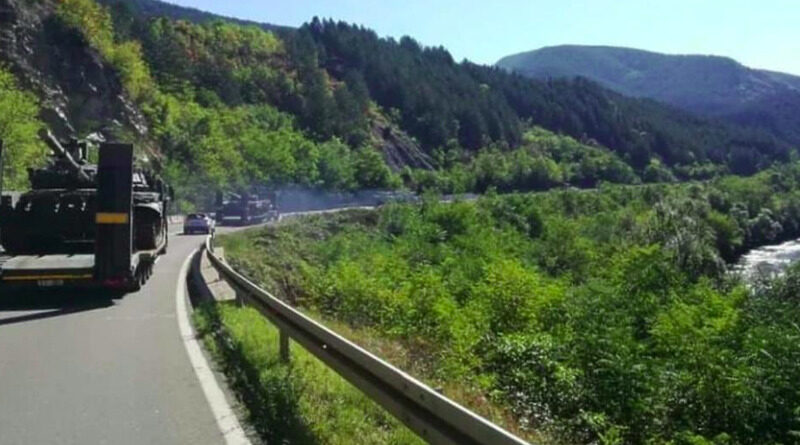 Srbija premješta tenkove ka granici sa Kosovom