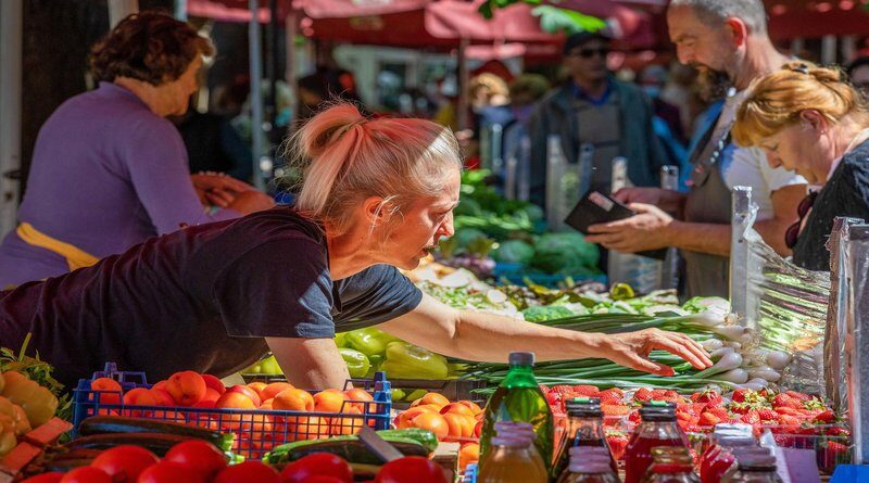 Jaja 5 KM, vreća krumpira 15, kilogram krušaka 5, nektarina 4, smokava 5 KM